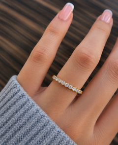 Round Lab Grown Diamond Wedding Band Close-Up Facet Details