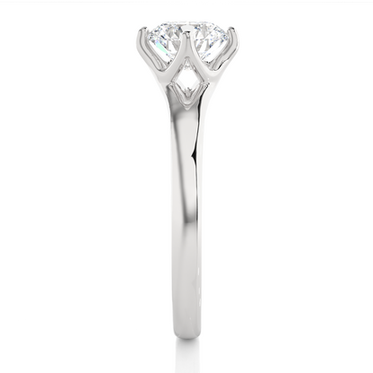 Round shape diamond ring with classic single stone setting